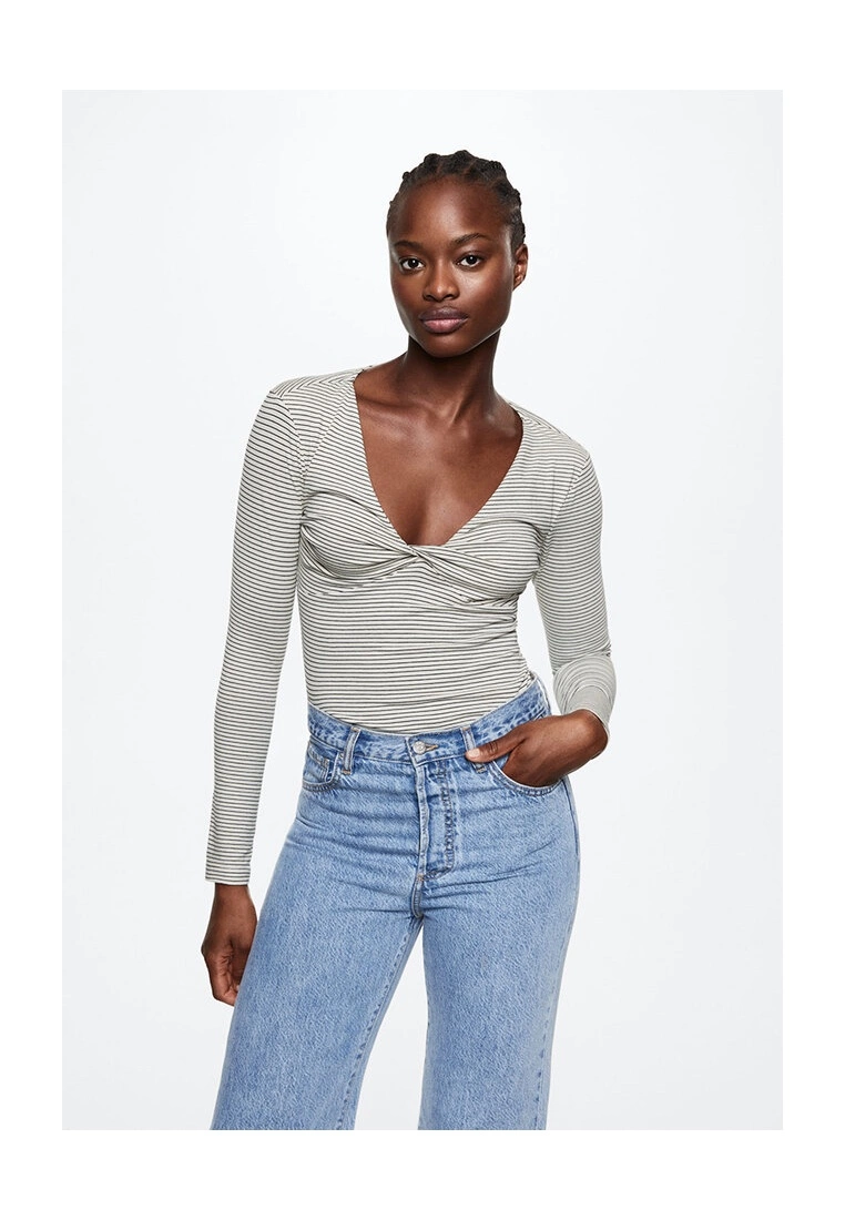 Mango Knot Detail T-Shirt 3 Mango Knot Detail T-Shirt