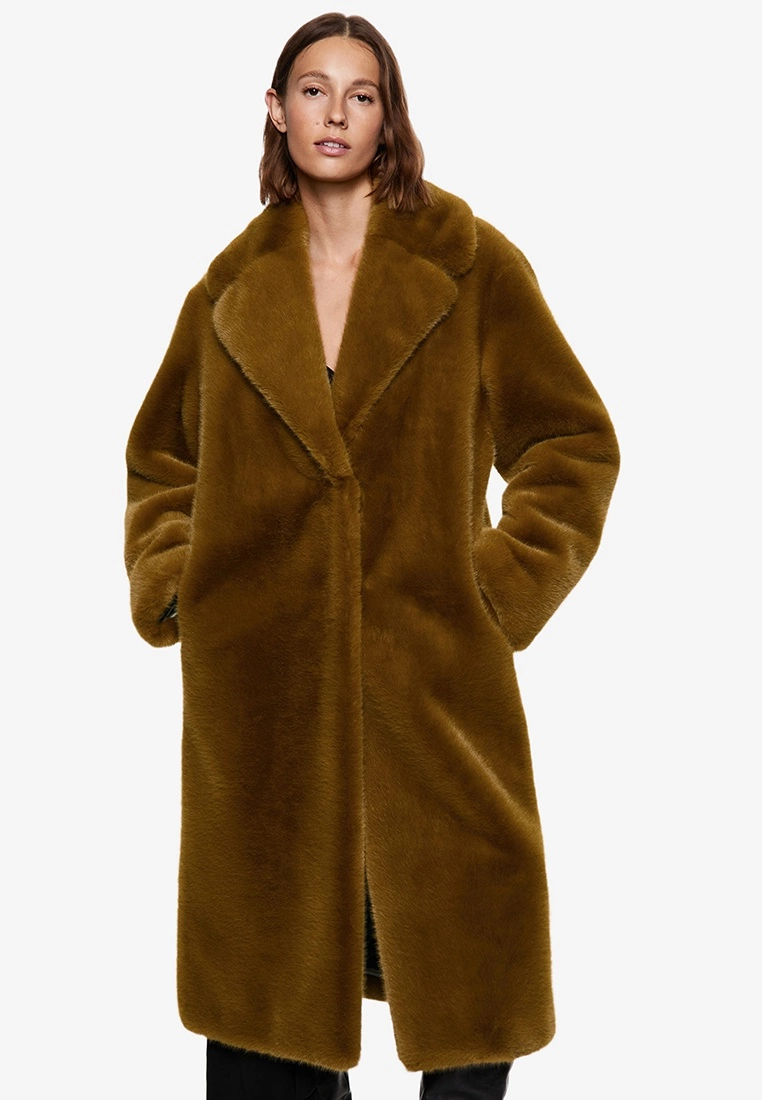 Mango Oversize Faux-Fur Coat 3 Mango Oversize Faux-Fur Coat