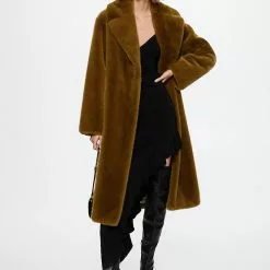 Mango Oversize Faux-Fur Coat 12 Mango Oversize Faux-Fur Coat -Mango popular store mango 3175 6732236 5
