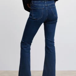 Mango Mid-Rise Flared Jeans 12 Mango Mid-Rise Flared Jeans -Mango popular store mango 5543 9490736 3