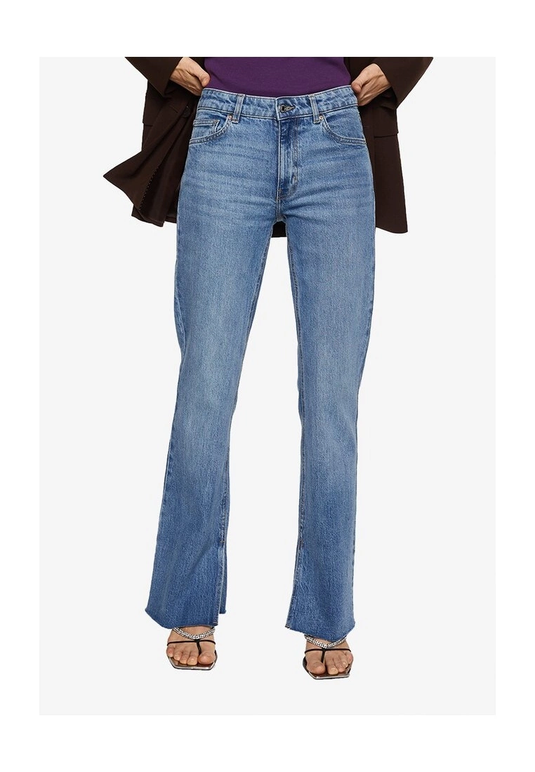 Mango Mid-Rise Straight Jeans 3 Mango Mid-Rise Straight Jeans