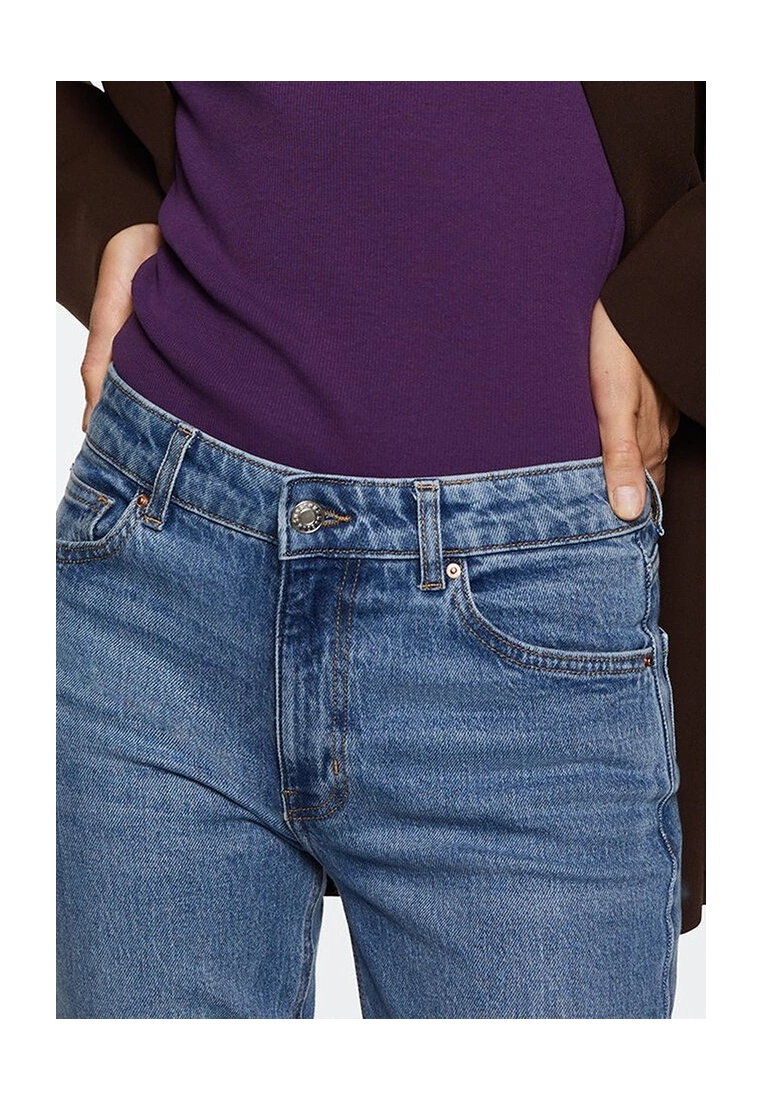 Mango Mid-Rise Straight Jeans 5 Mango Mid-Rise Straight Jeans - Image 3