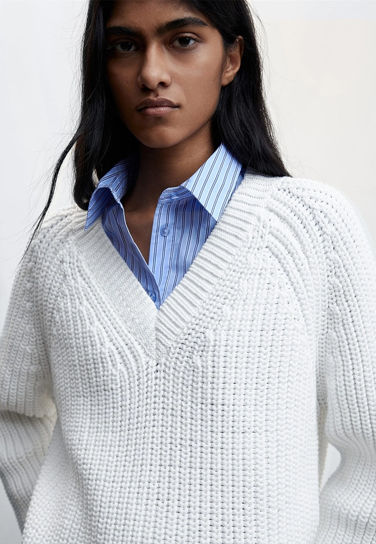 Mango Thick Knit V-Neck Sweater 6 Mango Thick Knit V-Neck Sweater - Image 4